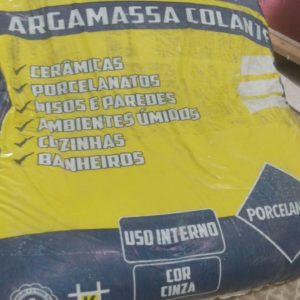 Argamassa Qualikoll Porcelanato Interno Cinza 20 kg